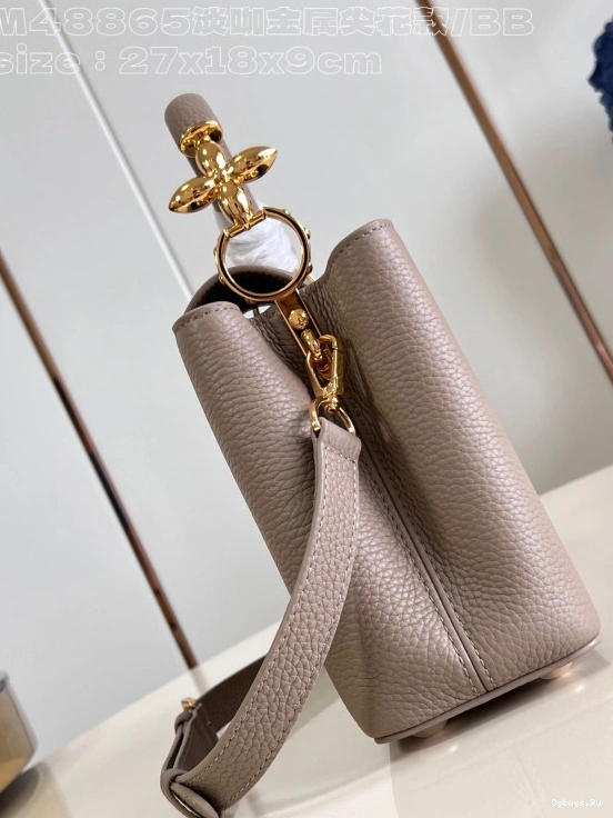 BB-27*18*9CM CAPUCINES VUITTON LOUIS 0201